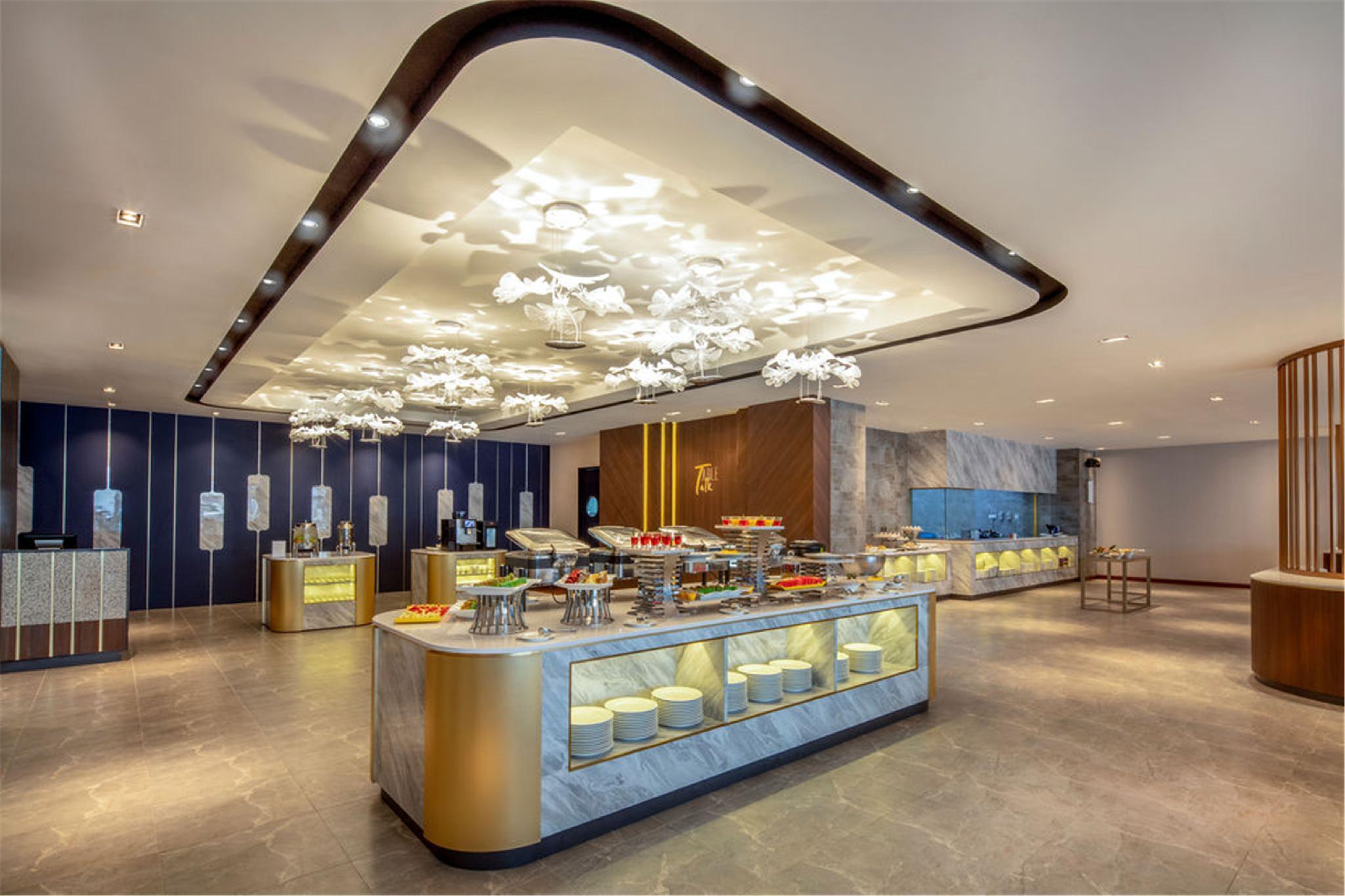 Dorsett Hartamas Kuala Lumpur Hotel Exterior foto The Royal Wing Business Lounge at Suvarnabhumi Airport